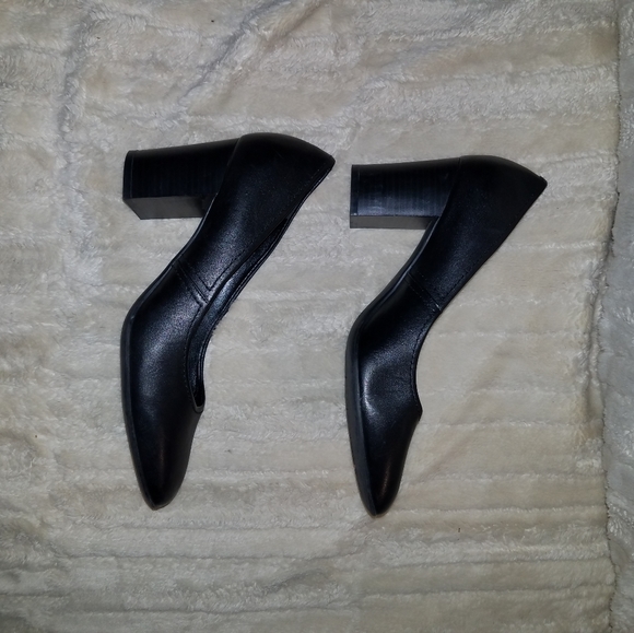 Easy spirit size 9.5 heels - Picture 6 of 8